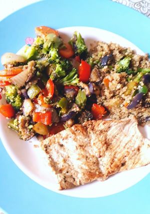 Una foto de Quinoa salvaje con cerdo asado