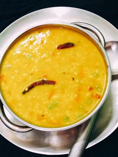 সব্জী দিয়ে মুগ ডাল (sabji diye moong dal recipe in bengali) রেসিপির প্রধান ছবি