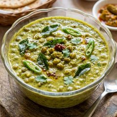 A picture of Hariyali Green Chana Curry.