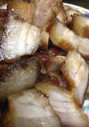 Hình của món Thịt ba chỉ (rọi) om xì dầu.