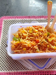 ફ્રાઈડ રાઇસ (Fried Rice Recipe In Gujarati) રેસીપી મુખ્ય ફોટો