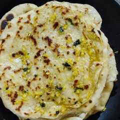 รูปของ Garlic Naan Bread