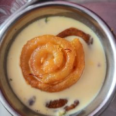 A picture of Jalebi with rabdi milk.