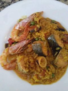 Una foto de Arroz con salmón y algo más