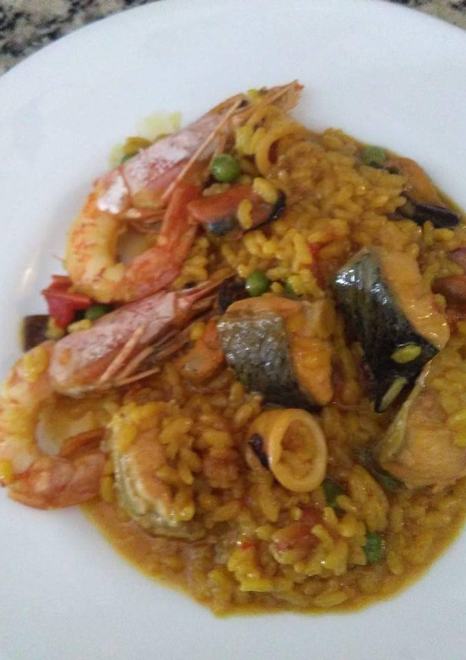 Una foto de Arroz con salmón y algo más
