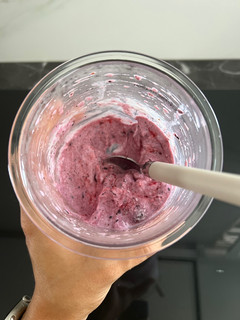 Una foto de Sorbete de yogur de cabra con arándanos con Ninja Creami