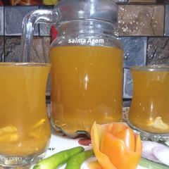 A picture of Tomato peel Chicken yakhni🍵.
