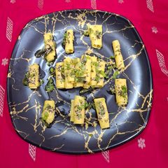 A picture of Khandvi.