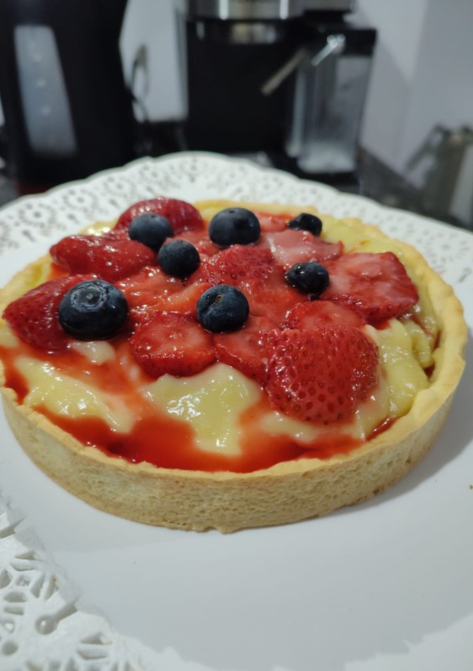 Una foto de Tarta Frutal🍓🫐🫶🏻 Express con Pastelera Fácil y Rápida