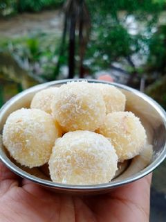 मावा नारियल लड्डू (mawa nariyal laddu recipe in hindi) रेसिपी मुख्य फोटो