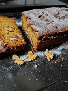Una foto de Budín de banana, nuez y almendras