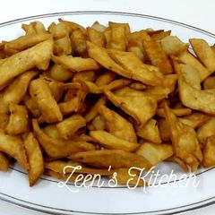 A picture of Aloo Namak Paare.