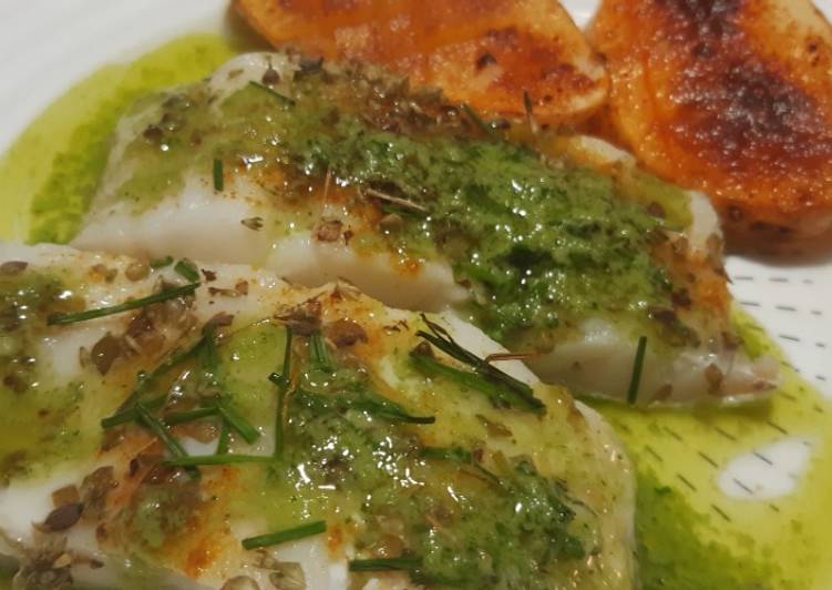 Bacalao al horno con cebollino, orégano y mojo verde