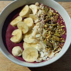 A picture of Blueberry and Banana Smoothie Bowl.