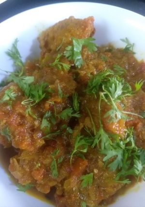 A picture of Pakoda in onion gravy.