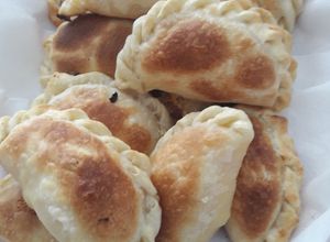 Foto principal de Empanadas primavera de jamón queso tomate y huevo