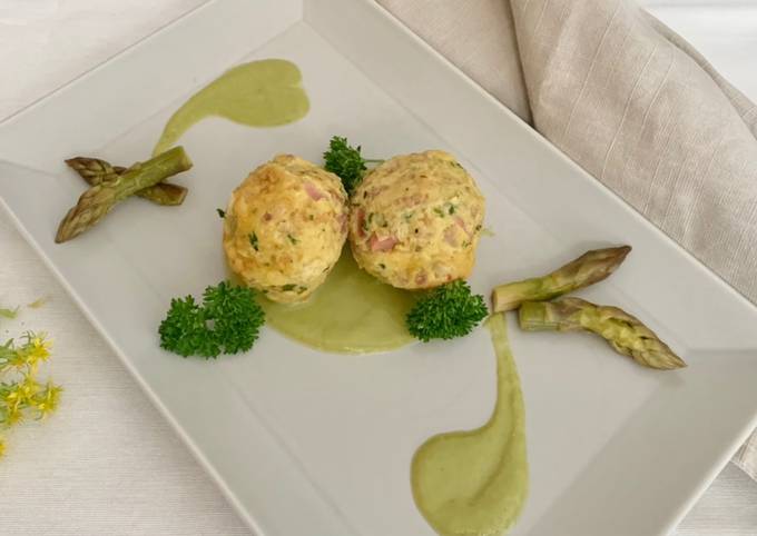 Canederli speck e salsiccia su vellutata di asparagi e piselli