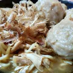 รูปของ Mie Dok-dok Pentol Njamoer Katsuobushi