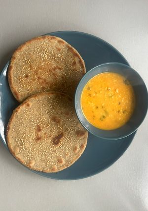 A picture of Kathiyawadi Winter special Urad Dal😊.