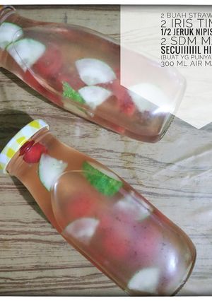Foto resep Infused Water Strawberry dan Kawan-Kawan