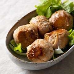Japanese Nikumaki Onigiri(Meat wrapped rice balls) A picture of Japanese Nikumaki Onigiri(Meat wrapped rice balls).