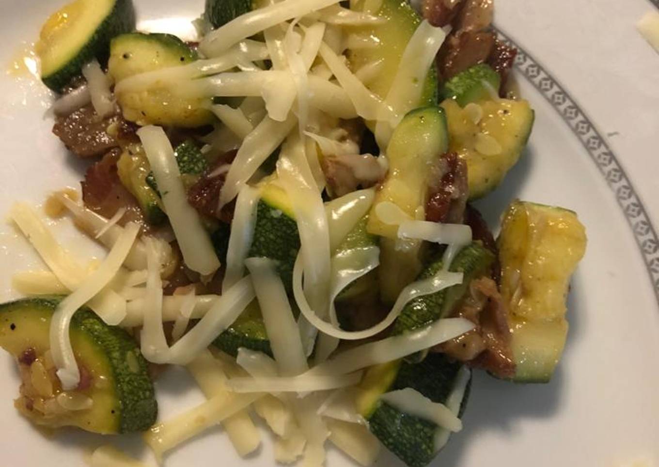Calabacita con tocino y queso