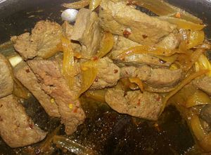 Una foto de Hígado de res encebollado