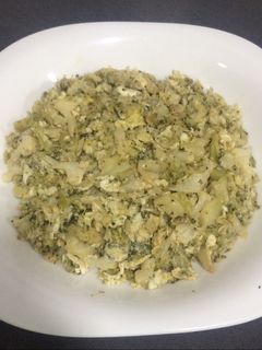 Una foto de Revuelto de coliflor y brócoli