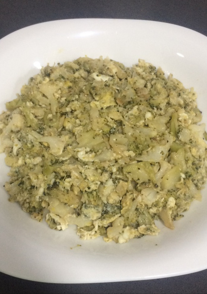 Una foto de Revuelto de coliflor y brócoli