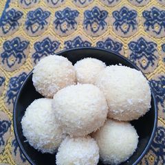 A picture of Coconut Laddu.
