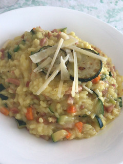 Una foto de Risotto de calabacín y sus flores