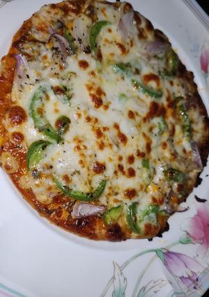 रोटी पिज़्ज़ा(Roti pizza recipe in Hindi) रेसिपी मुख्य फोटो