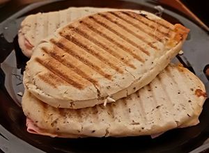 Una foto de Paninis de orégano 🥖
