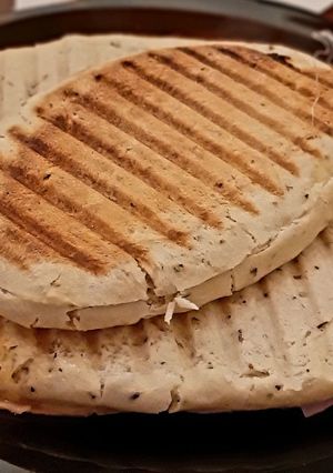 Una foto de Paninis de orégano 🥖