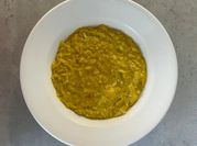 Una foto di risotto al curry