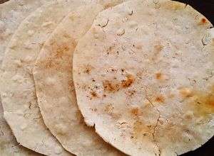 Una foto de Masa para tacos (o Rapiditas) con maíz blanco pisado/trillado y harina de arroz. SIN GLUTEN, VEGANO