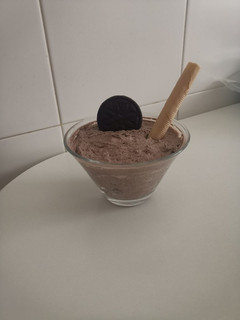 Una foto de Mousse de galletas oreo