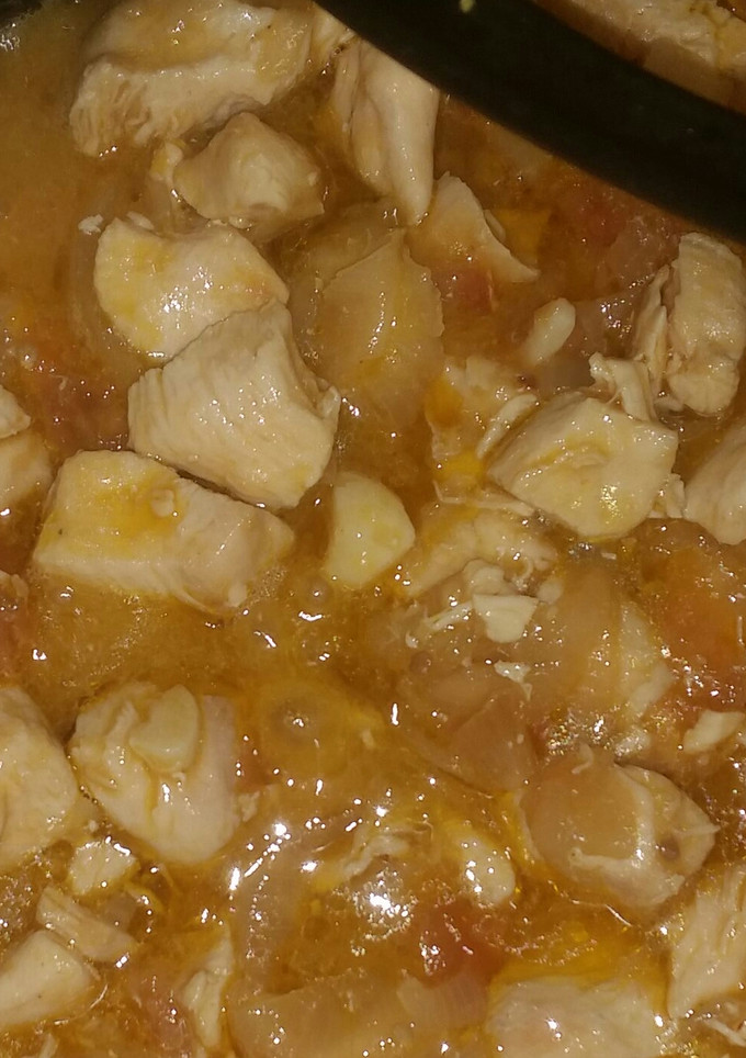 Una foto de Pollo encebollado