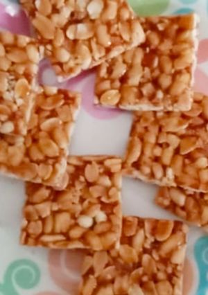 સીંગદાણા ની ચીકી રેસીપી મુખ્ય ફોટો