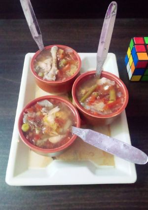চিকেন ভেজ স্যুপ(Chicken veg soup recipe in Bengali) রেসিপির প্রধান ছবি