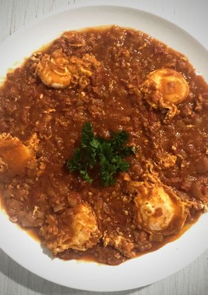 A picture of Foul medames with eggs.