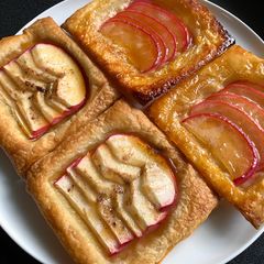 Easy Apple Pies by 2 Methods A picture of Easy Apple Pies by 2 Methods.