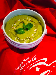 Una foto de Crema de calabacín y menta