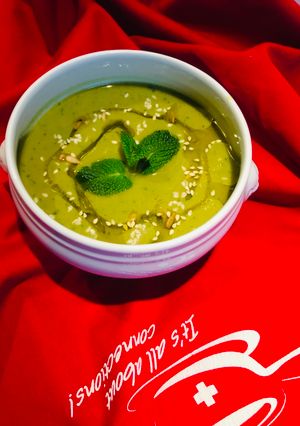 Una foto de Crema de calabacín y menta