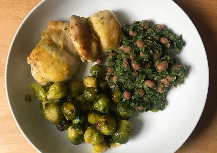 Roasted chicken thighs and veg with spinach and beans