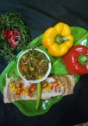 A picture of Masala dosa with bell pepper sabji.