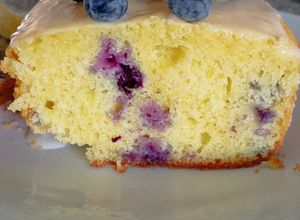 Una foto de Budín de arándanos y limón