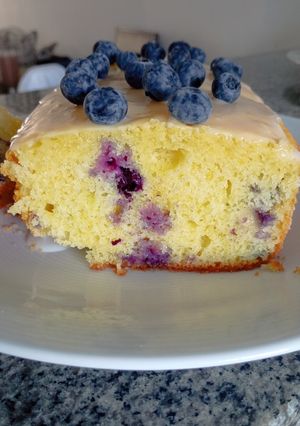 Una foto de Budín de arándanos y limón