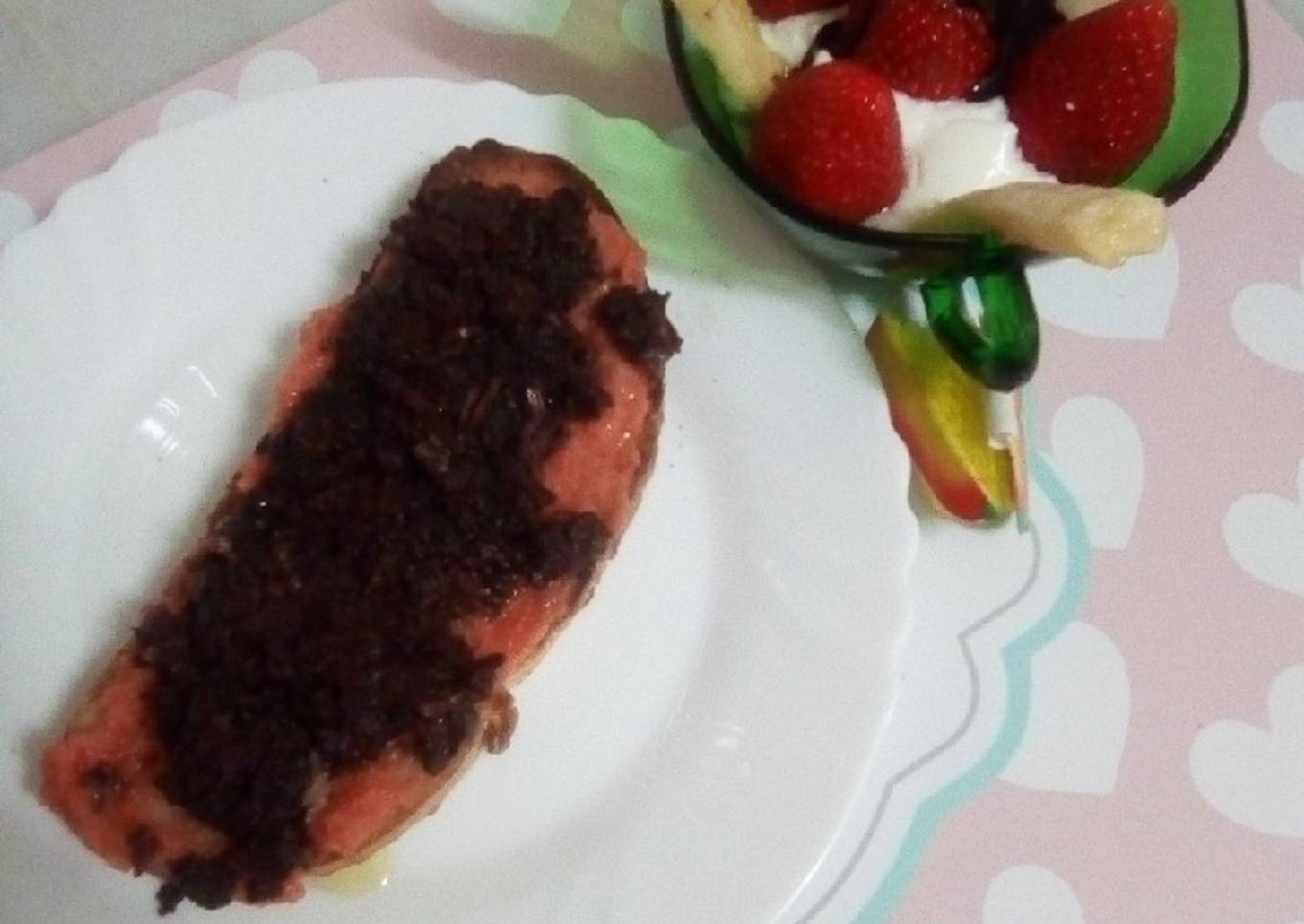 Tosta con salmorejo y morcilla