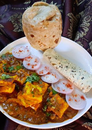 A picture of Paneer tikka masala.